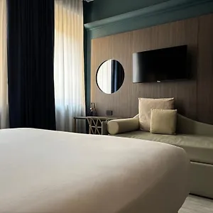 Hotel Esco, Milán